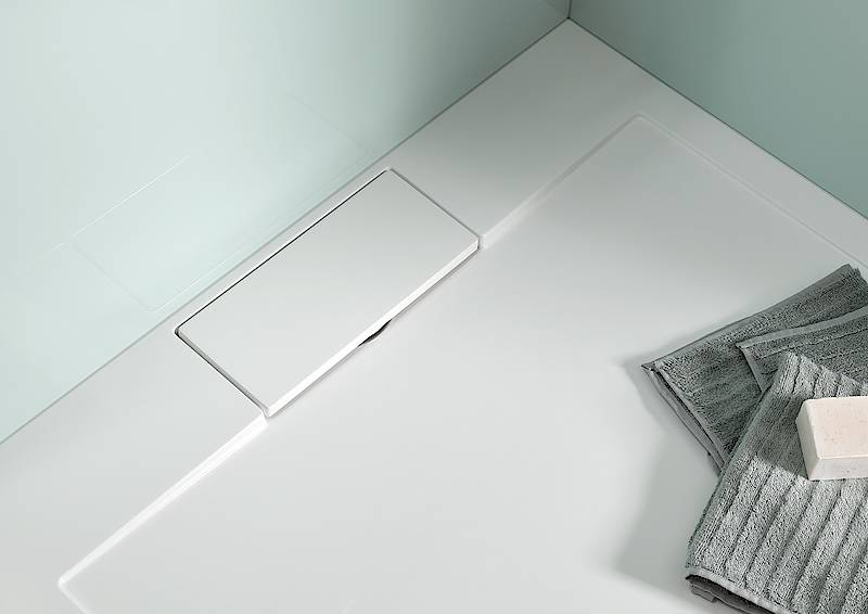 Duschwanne mit Randablauf